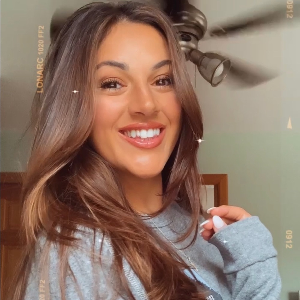 Meet your Posher, Cassandra